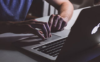 中铁二十局四公司第二铁路运输分公司 为列车运行保驾护航